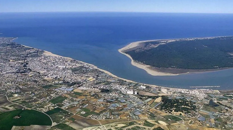 desembocadura del rio guadalquivir en san lucar de barrameda